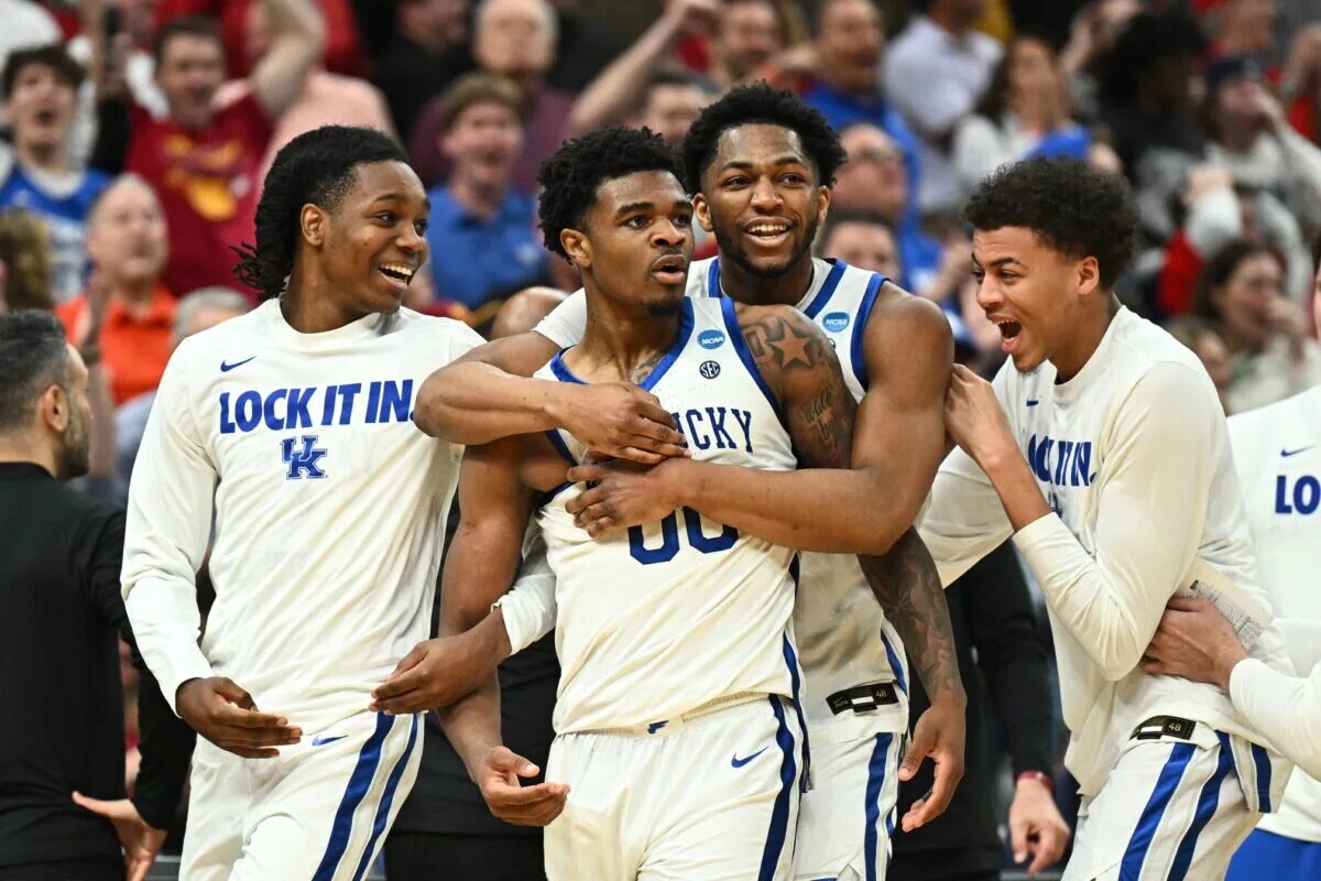 Mar 20, 2026; St. Louis, MO, USA; Kentucky Wildcats guard Otega Oweh (00) celebrates with teammates after shooting a three point basket to tie the game against the Santa Clara Broncos as time expired in the second half of a first round game of the men's 2026 NCAA Tournament at Enterprise Center. Mandatory Credit: Jeff Le-Imagn Images