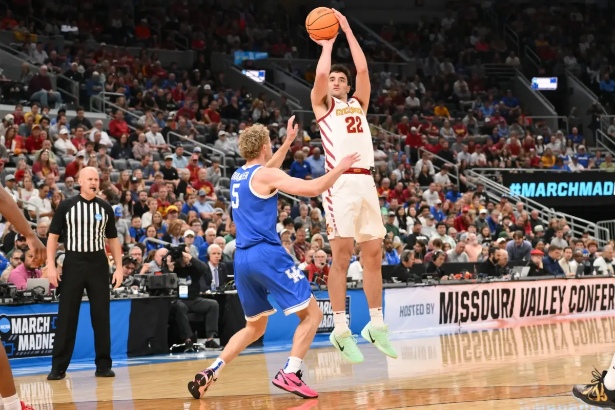 Mar 22, 2026; St. Louis, MO, USA; Iowa State Cyclones forward Milan Momcilovic (22) shoots as Kentucky Wildcats guard Collin Chandler (5) defends during the first half during a second round game of the men's 2026 NCAA Tournament at Enterprise Center. Mandatory Credit: Jeff Curry-Imagn Images