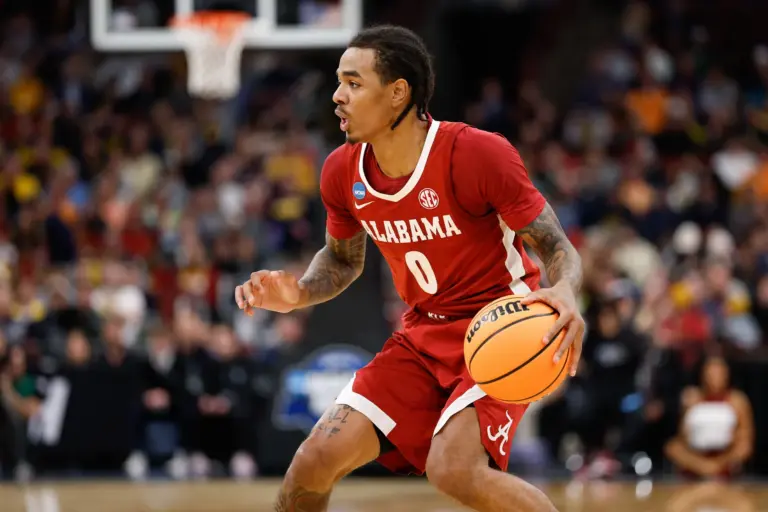 Alabama Crimson Tide guard Labaron Philon Jr. (0) controls the ball in the first half against the Michigan Wolverines during a Sweet Sixteen game of the Midwest Regional of the men's 2026 NCAA Tournament at United Center.
