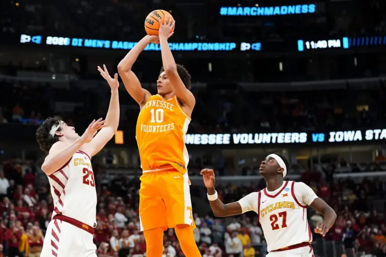 Tennessee forward Nate Ament (10) attempts a shot past Iowa State forward Blake Buchanan (23) during a NCAA Tournament Sweet 16 game between Tennessee and Iowa State at the United Center in Chicago on March 27, 2026.