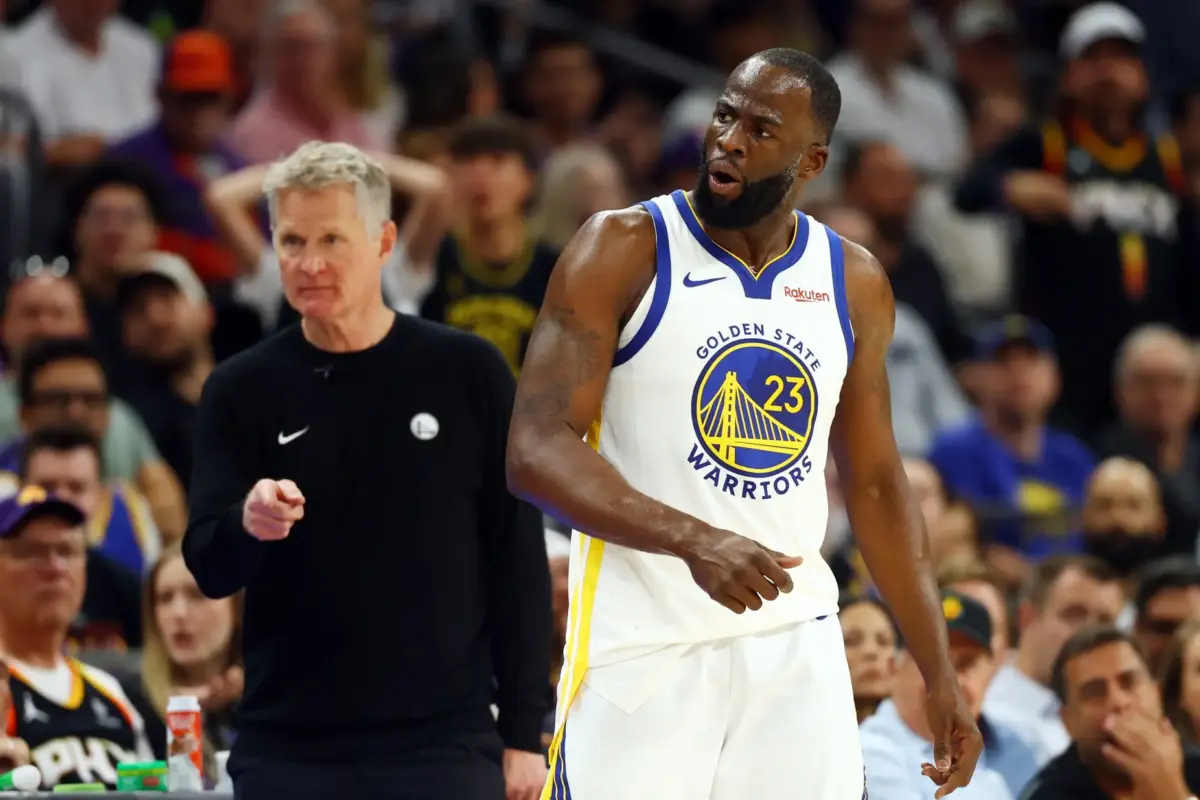 Golden State Warriors forward Draymond Green (23) reacts alongside head coach Steve Kerr against the Phoenix Suns during the second half in the play-in rounds of the 2026 NBA Playoffs at Mortgage Matchup Center.