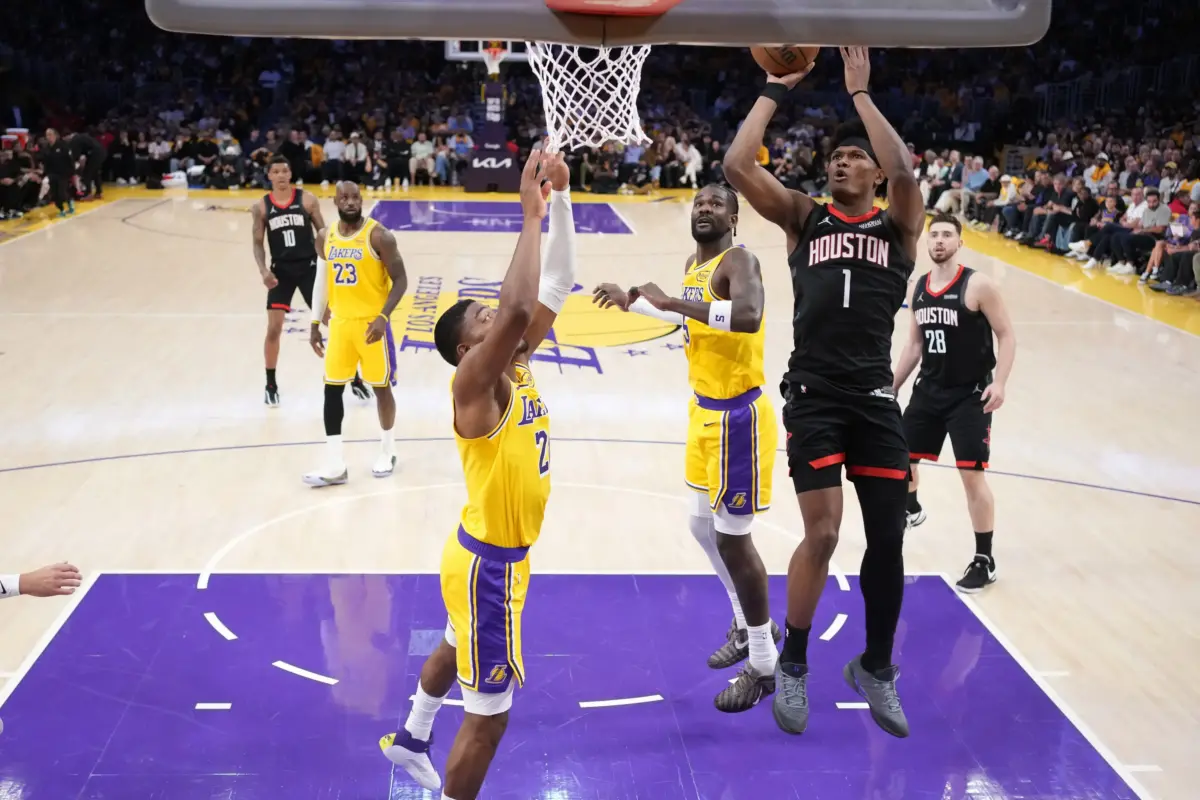 Amen Thompson in Rockets-Lakers Game 1.