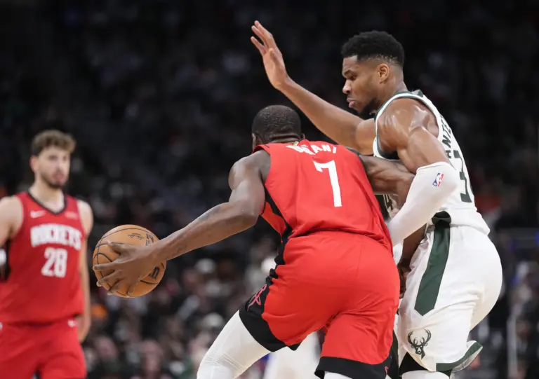 Milwaukee Bucks trade candidate Giannis Antetokounmpo guards Houston Rockets trade candidate Kevin Durant