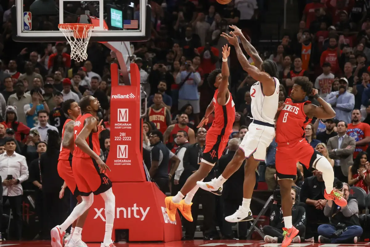 Los Angeles Clippers star Kawhi Leonard takes a midrange jumper between four Houston Rockets defenders
