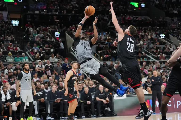 San Antonio Spurs guard Stephon Castle shoots against Houston Rockets center Alperen Sengun