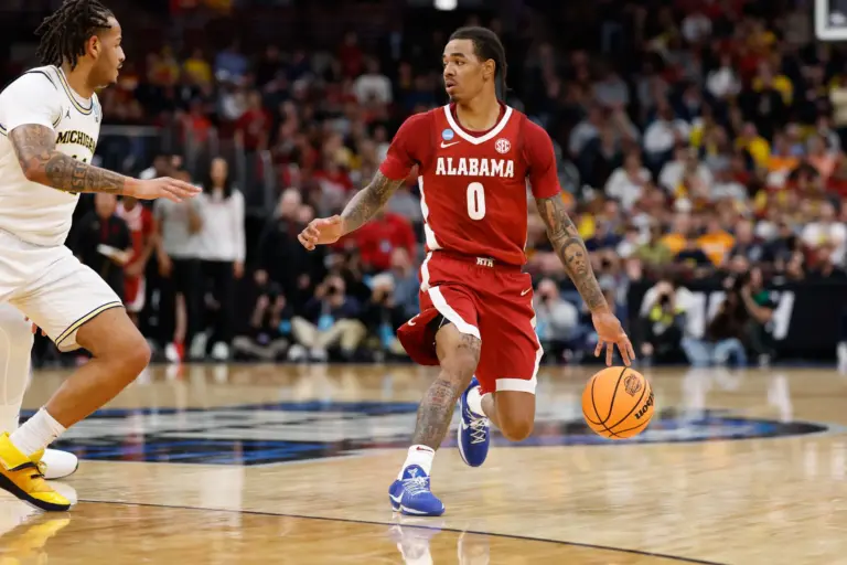 Alabama Crimson Tide guard Labaron Philon Jr. (0) looks to pass during the first half against the Michigan Wolverines during a Sweet Sixteen game of the Midwest Regional of the men's 2026 NCAA Tournament at United Center. The Charlotte Hornets have the 14th overall pick in the 2026 NBA Draft.
