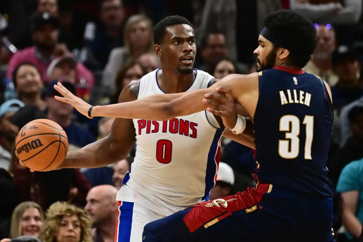 Cleveland Cavaliers center Jarrett Allen (31) guards Detroit Pistons center Jalen Duren (0) during the second half of game four in the second round of the 2026 NBA Playoffs at Rocket Arena.