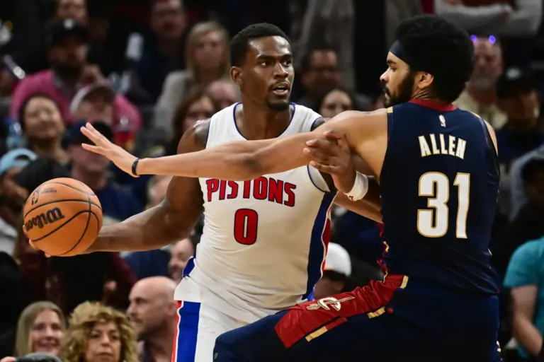 Cleveland Cavaliers center Jarrett Allen (31) guards Detroit Pistons center Jalen Duren (0) during the second half of game four in the second round of the 2026 NBA Playoffs at Rocket Arena.
