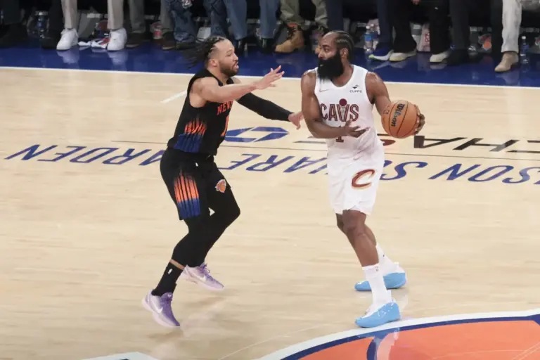 Knicks vs Cavaliers Game 3 shifts to Cleveland as the Cavs look to respond at home after dropping the first two games in New York.