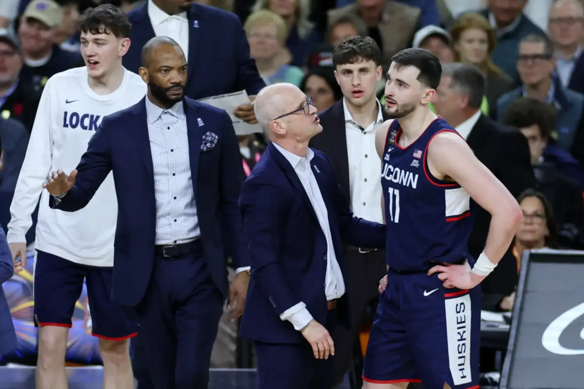 The Syracuse and UConn men basketball teams will re-ignite their rivalry this year when they meet in the Naismith Basketball Hall of Fame game.