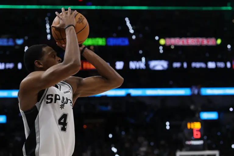 The San Antonio Spurs' had an unbelievable season. But after falling to the Jew York Knicks in some spectacular fashion, the Spurs need to fix somethings in the offseason.