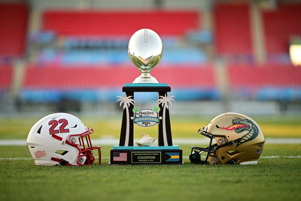 College Football Bowl Games on December 16 - Bahamas Bowl, Cure