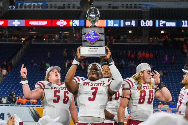 This year's 2022 Quick Lane Bowl played right up to the hype of it as two great FBS programs battled for a big 7th win.