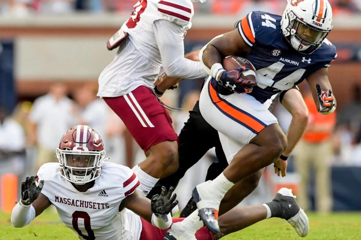 Auburn Tigers blow out UMass