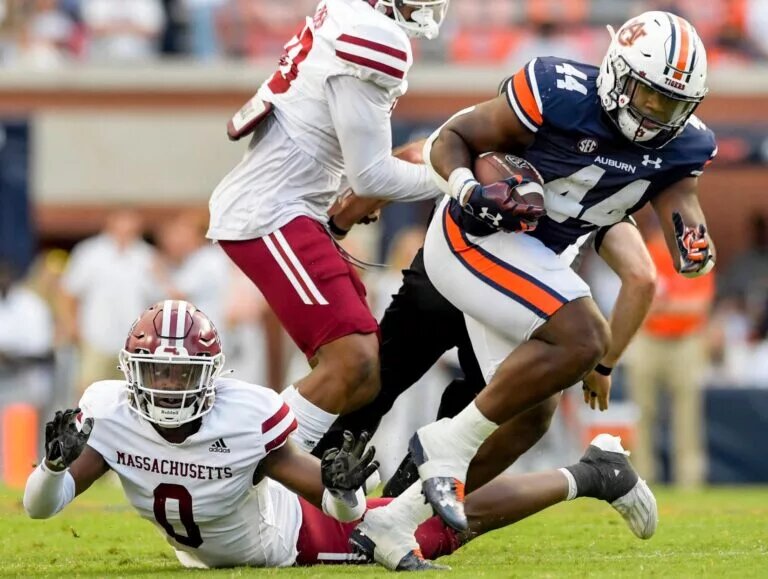 Auburn Tigers blow out UMass
