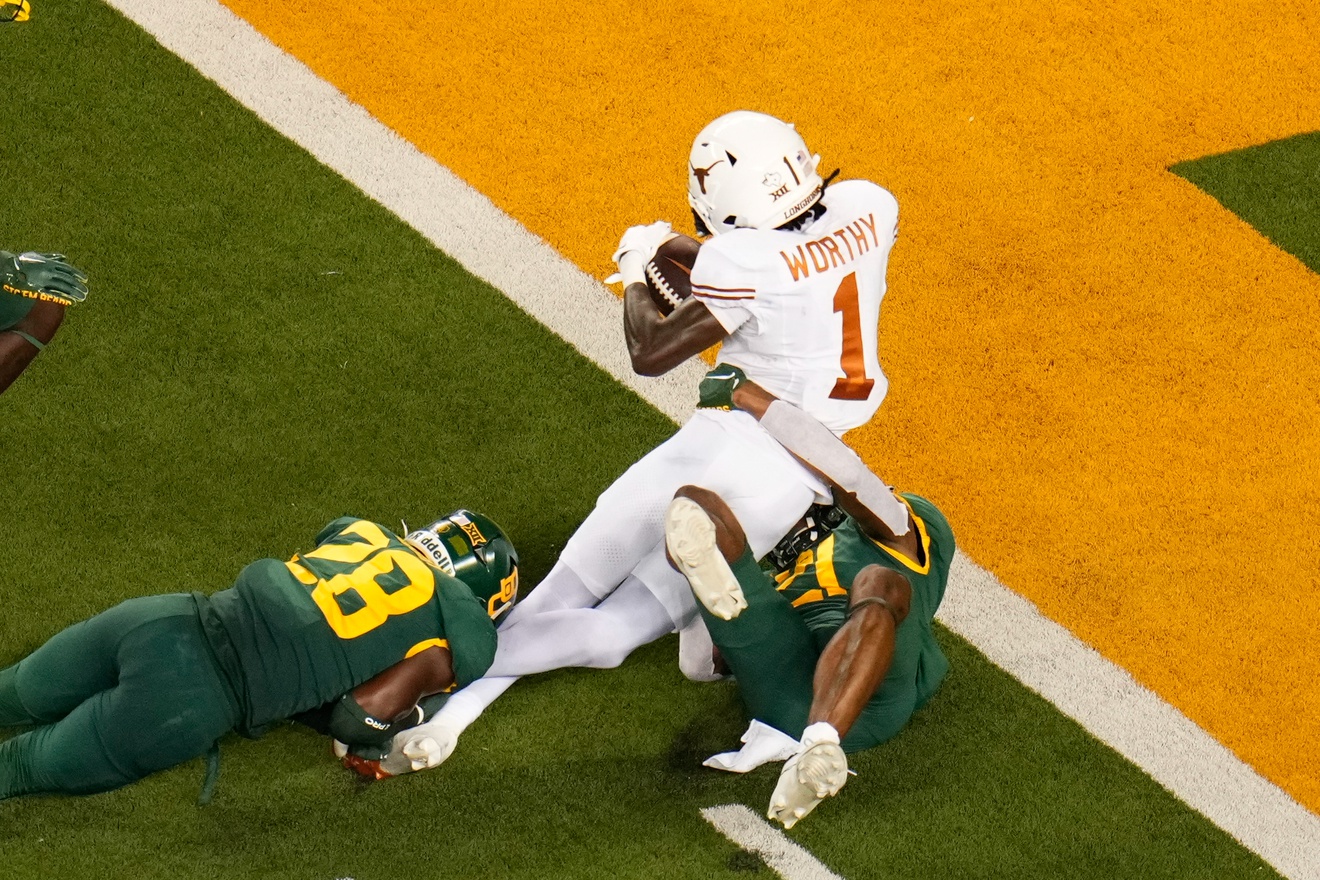 Longhorns blast Baylor