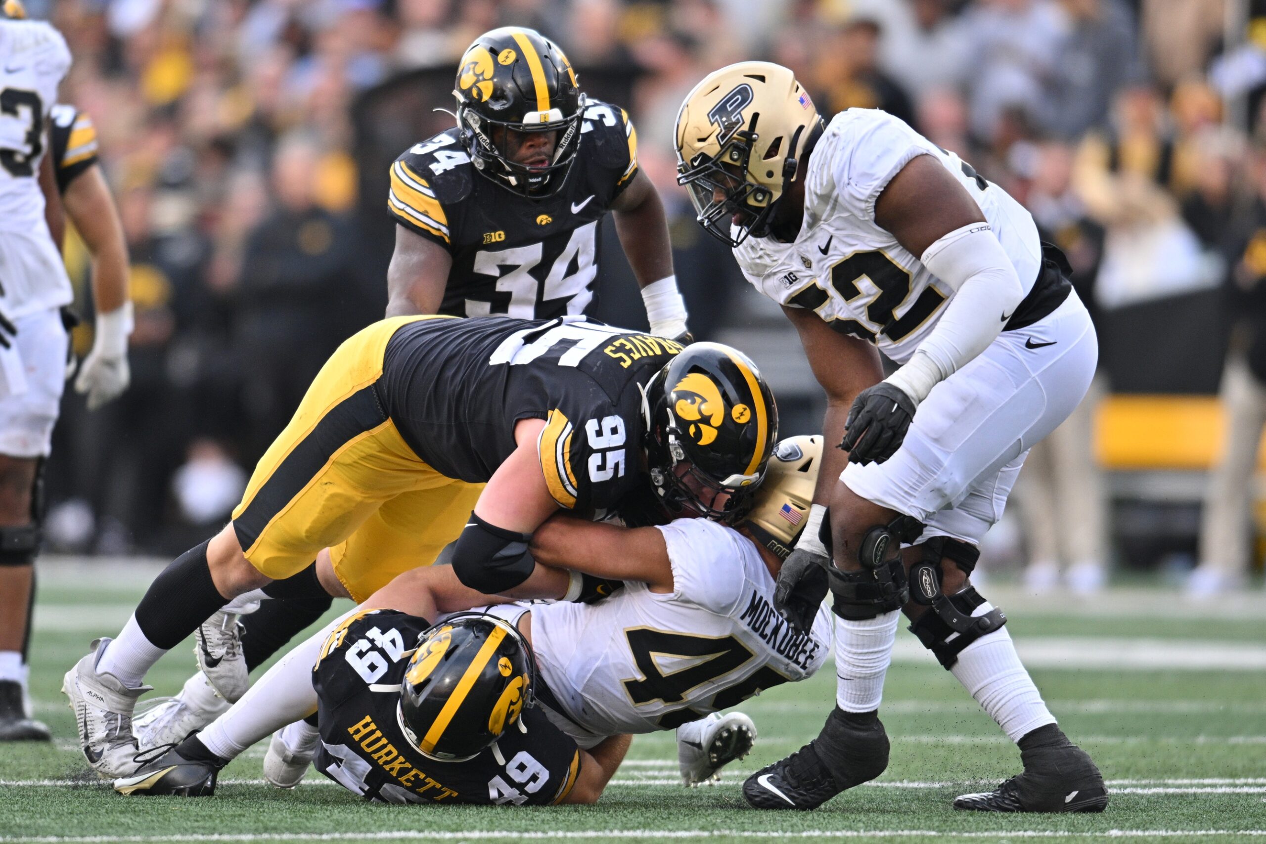 Kaleb Johnson returns from injury to rush for 134 yards in Hawkeyes' 20-14  win over Purdue, College