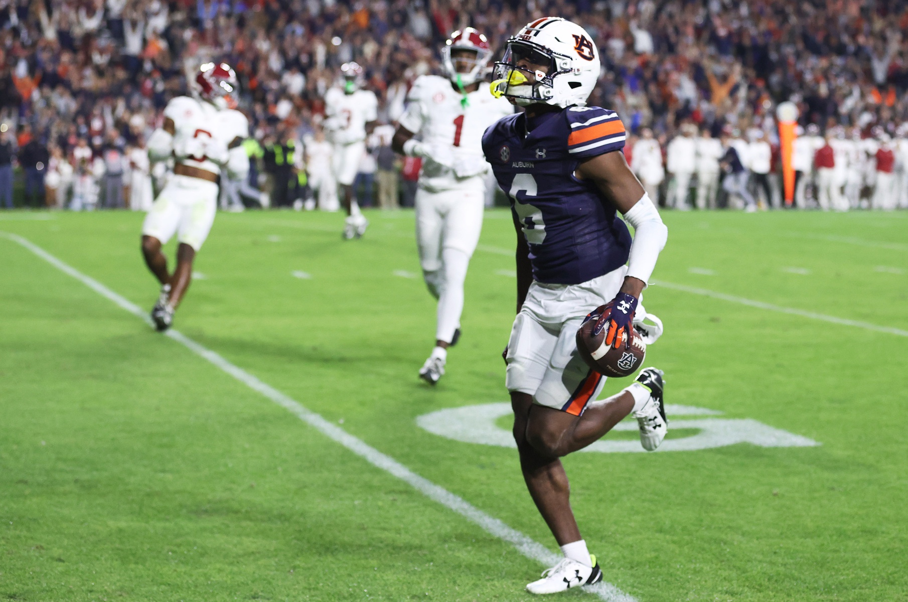 Auburn loses the Iron Bowl late 33-24 off a miracle throw from Jalen Milroe to Isaiah Bond. Auburn ends the regular season 6-6.