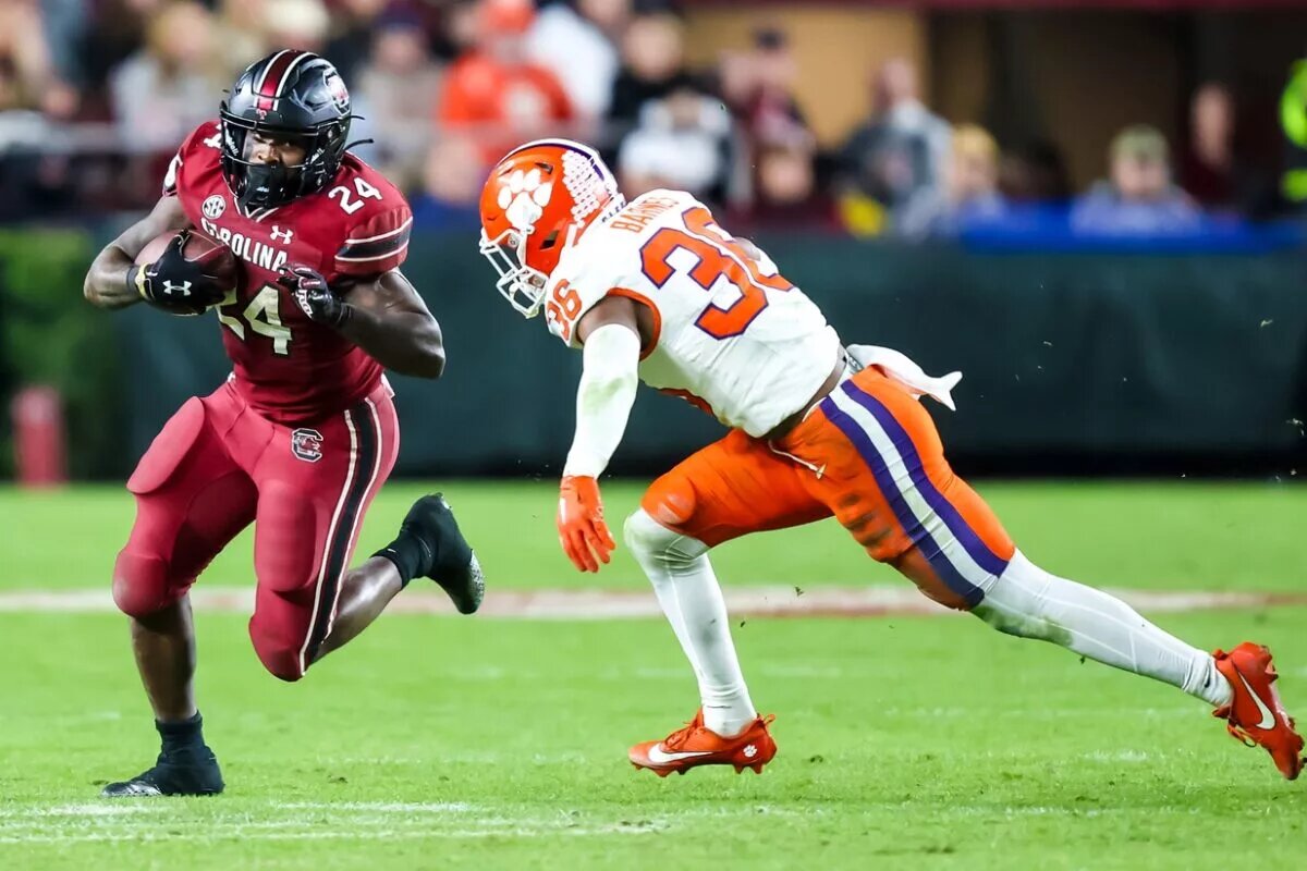 After winning three games in a row to start November, the Gamecocks lost all momentum with an ugly loss to rival Clemson.