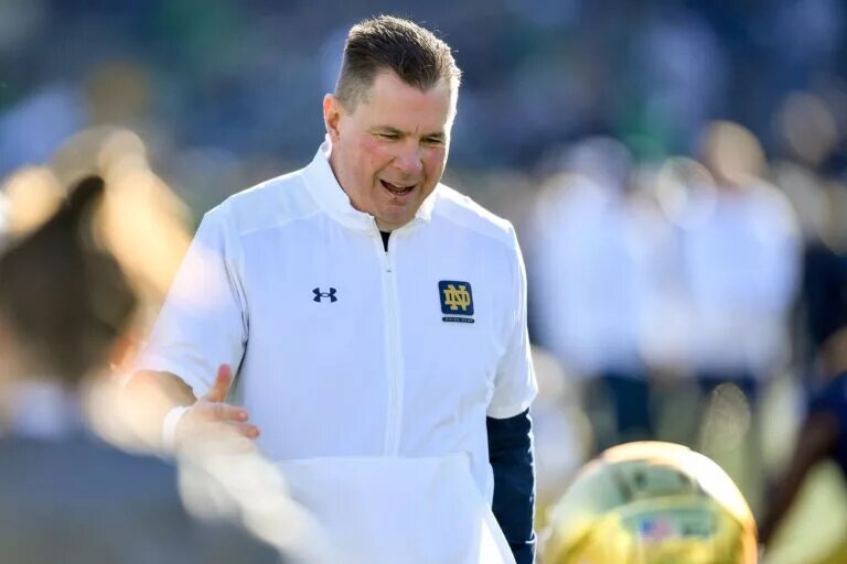 Notre Dame defensive coordinator Al Golden has agreed to a contract extension that will keep him in South Bend through 2027.