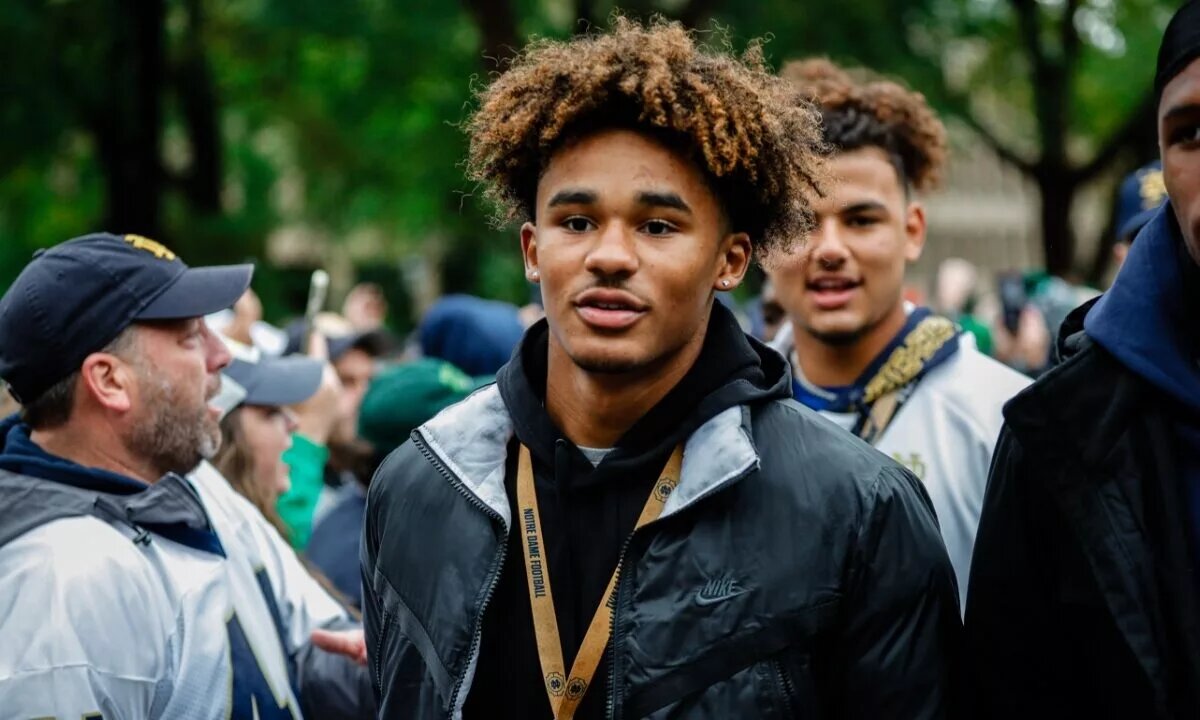 Jerome Bettis Jr. verbally committed to Notre Dame on "Pot of Gold" Day on Sunday, March 17, and will follow in his father's footsteps.