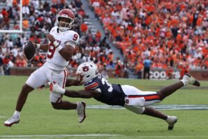 Oklahoma Sooners Defeat Auburn Tigers in 27-21 Thriller