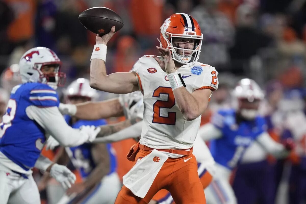It's the first-ever 12-team CFP and we have the first meeting between Clemson and Texas to kick it off in Austin.