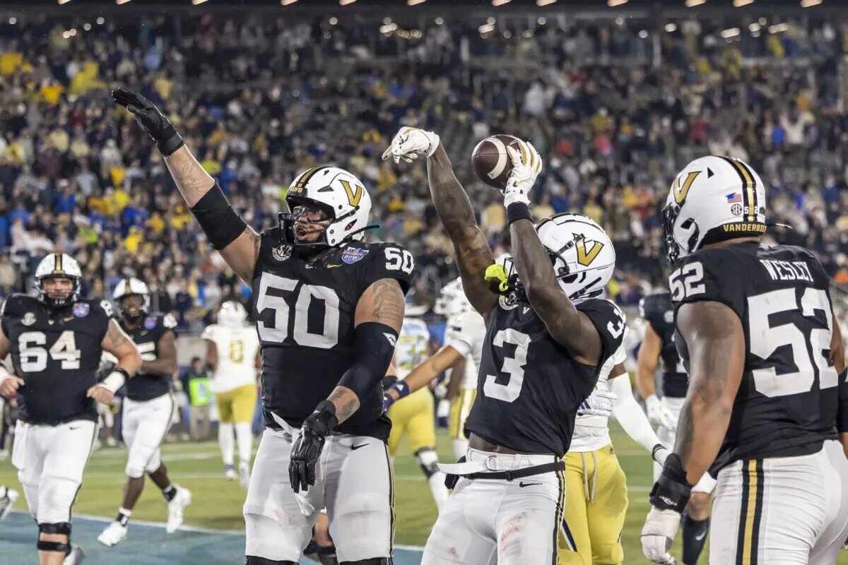 Vanderbilt Beats Georgia Tech in Messy Birmingham Bowl