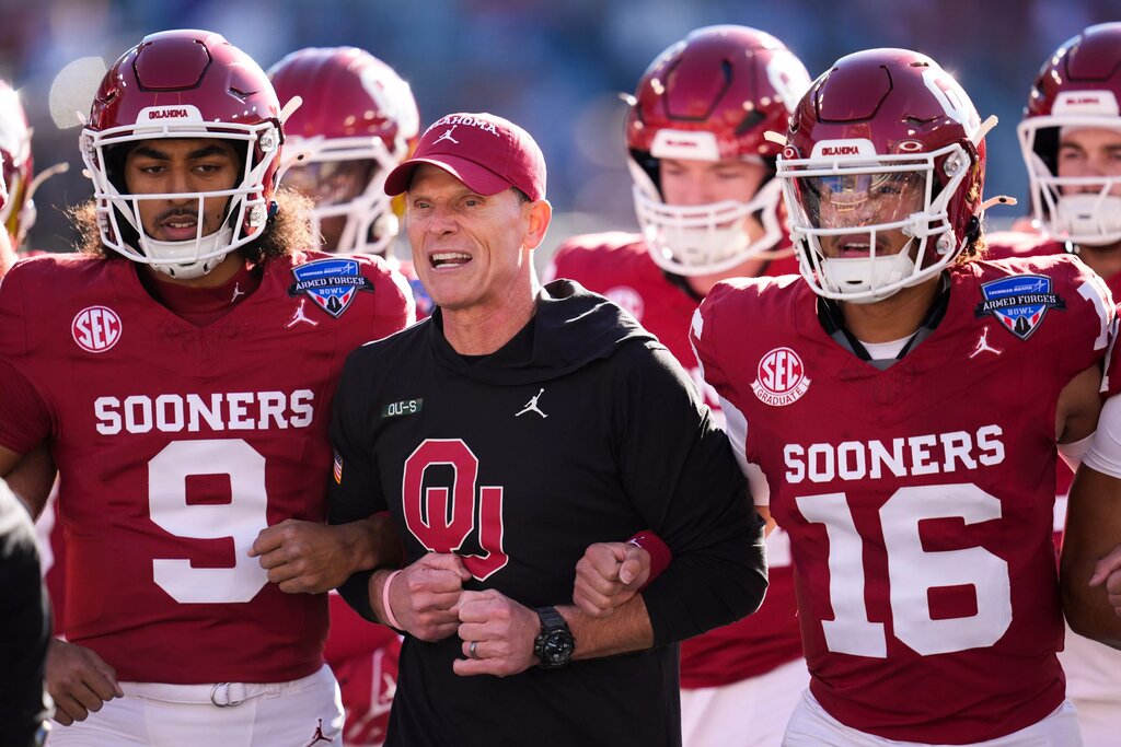 Oklahoma defensive coordinator