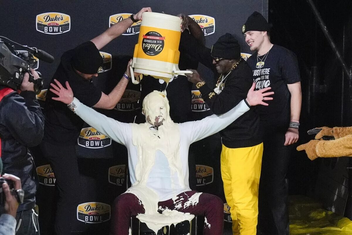 Minnesota wins the duke's mayo bowl