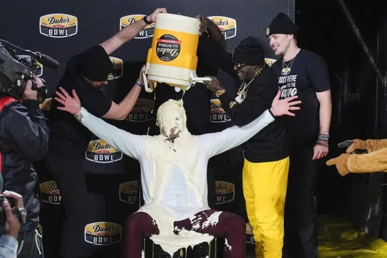 Minnesota wins the duke's mayo bowl