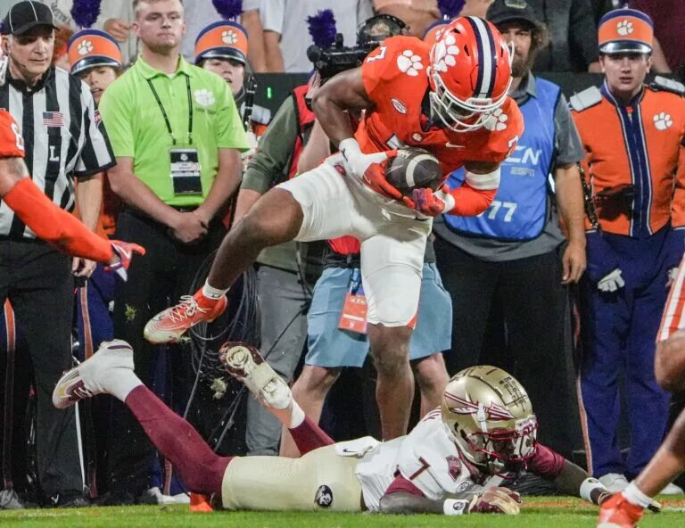 Clemson Snaps Home Losing Streak