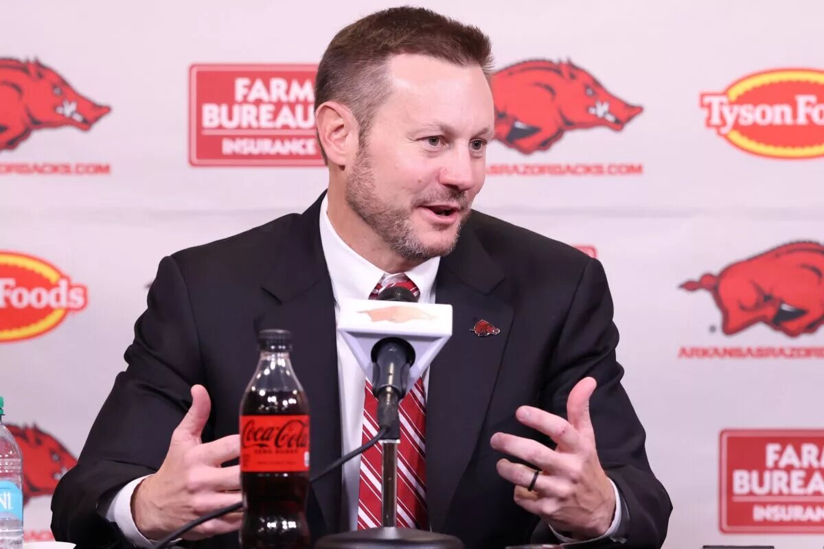 Silverfield Signs Staff