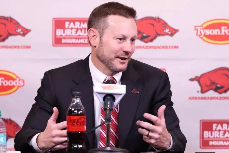 Silverfield Signs Staff