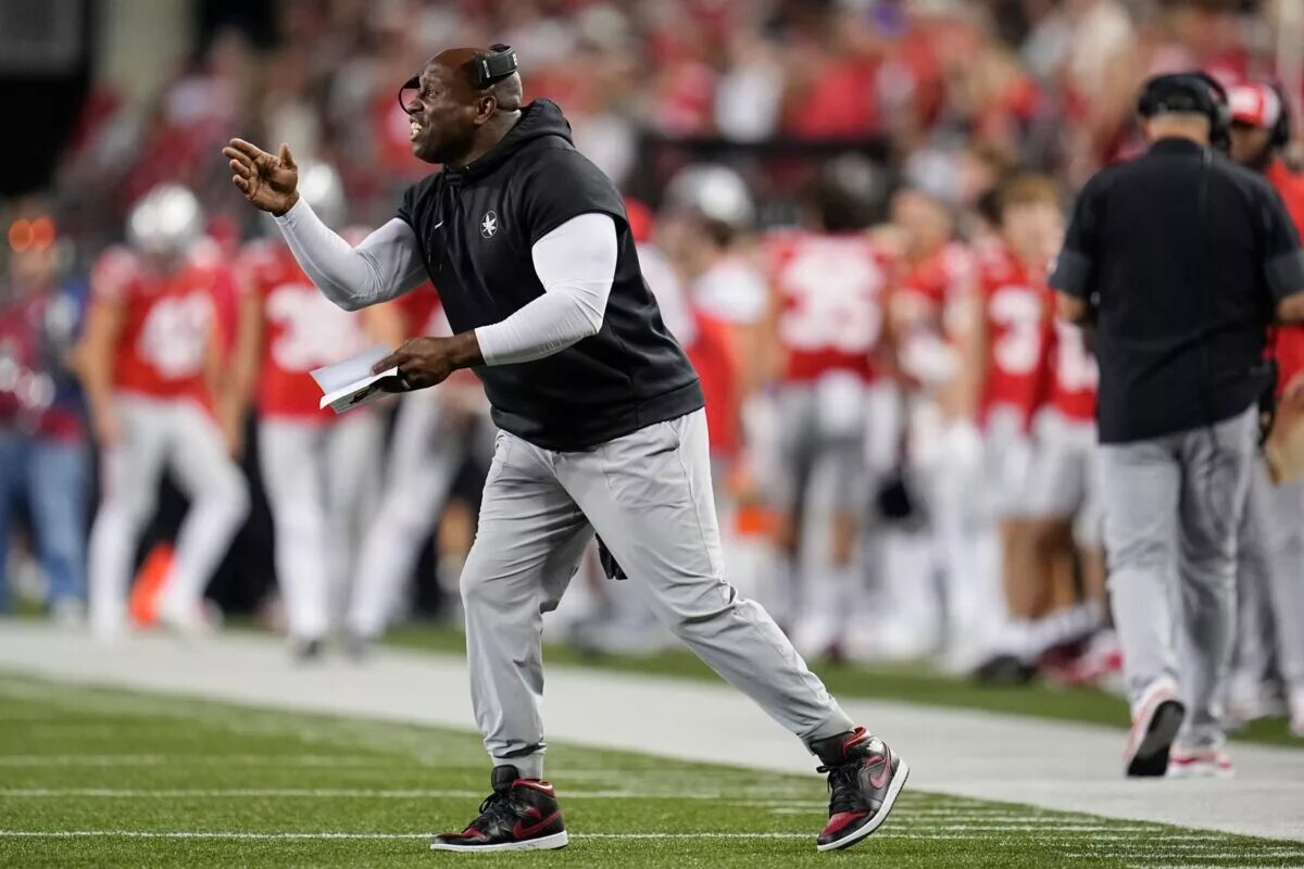 Buckeyes running back coach Carlos Locklyn