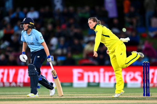 Jess Jonassen bowling in the Women's cricket world cup final.