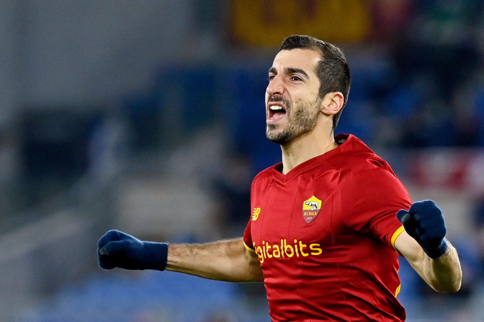 Mkhitaryan remains at Roma 