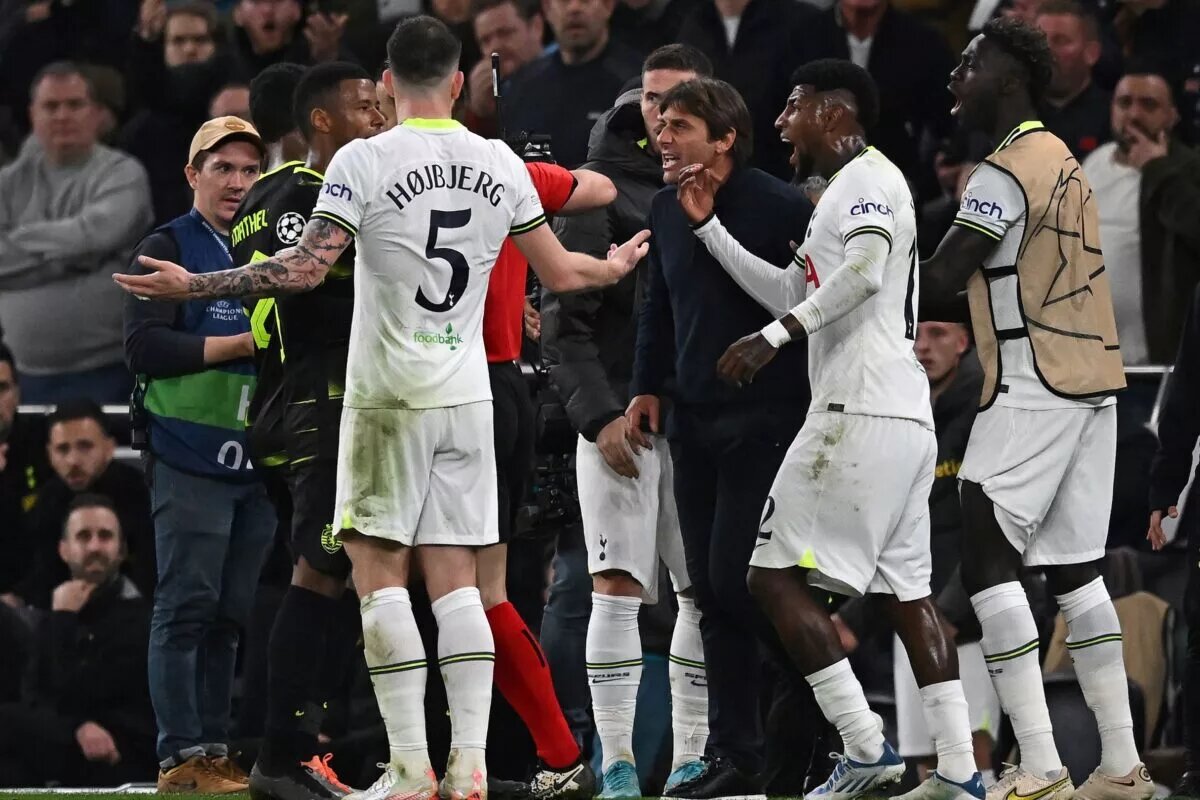 Antonio Conte stormed down the tunnel after the Sporting would-be winner was cancelled