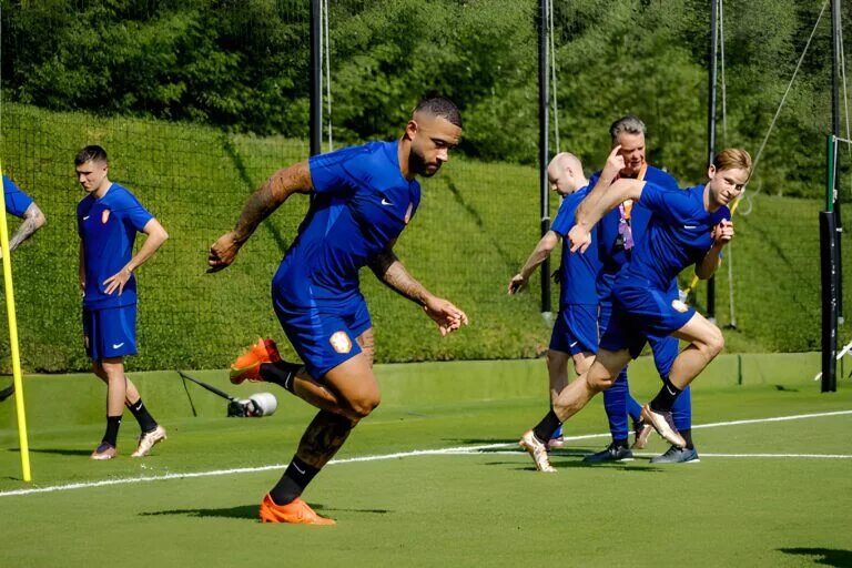 Netherlands vs Qatar Predictions and Best Odds: Netherlands national team in training