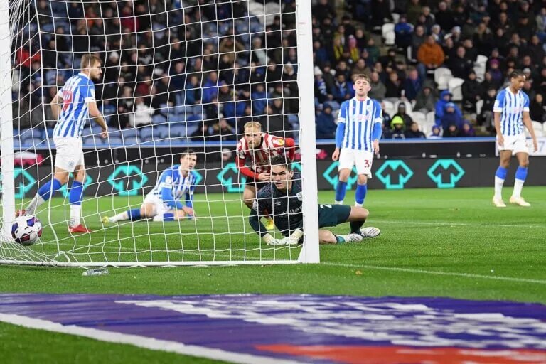 Alex Pritchard vs Huddersfield Town