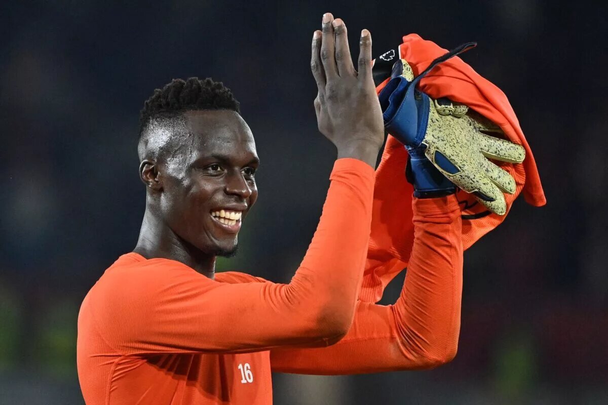 Edouard Mendy applauds his support