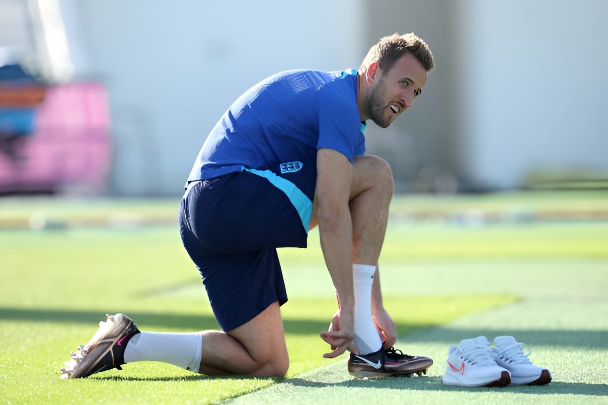 Harry Kane received treatment for a foot injury during England's 6-2 victory of Iran