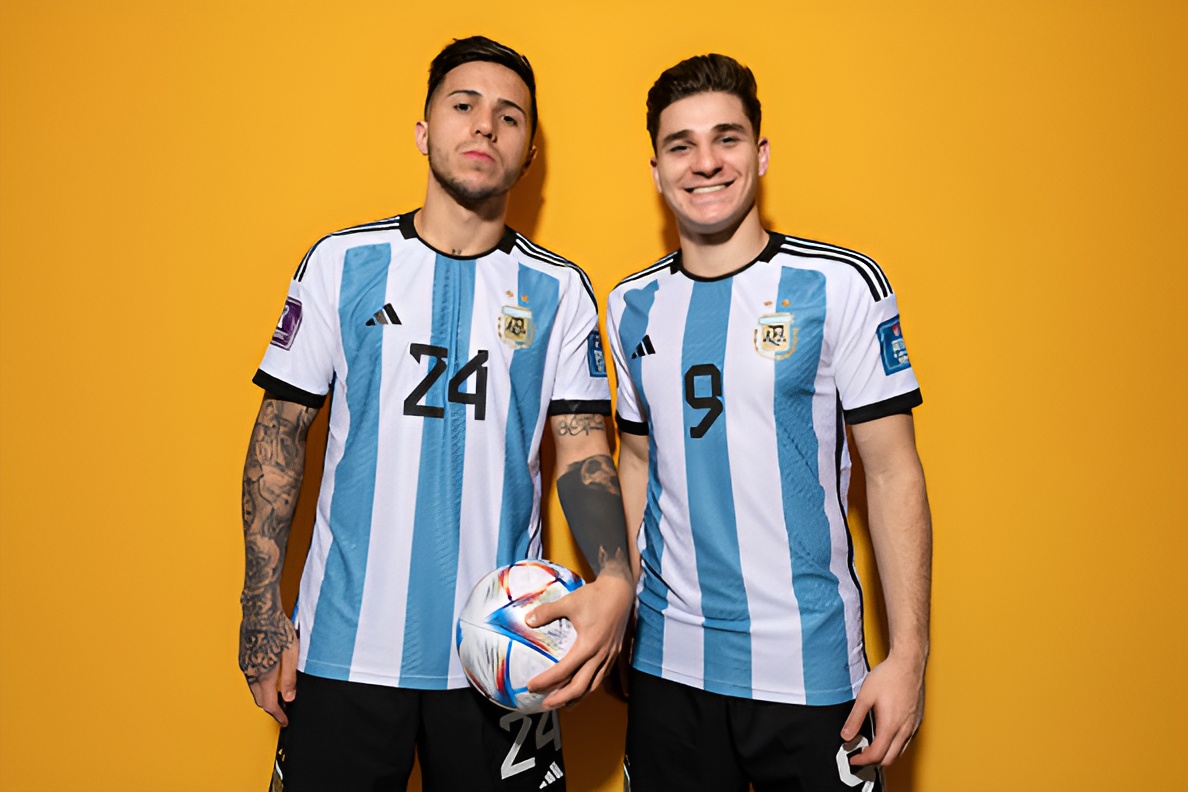Enzo Fernandez and Julian Alvarez of Argentina pose for World Cup photo