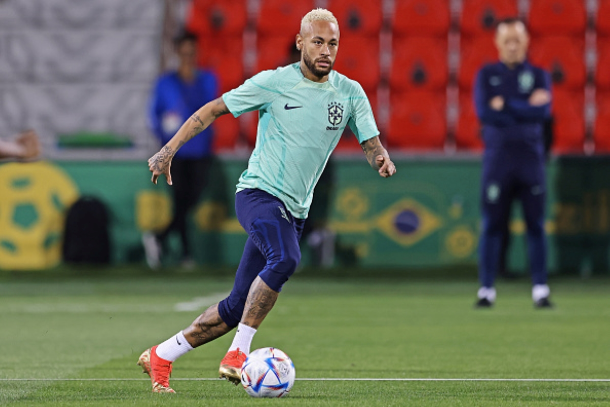 Neymar dribbling in training ahead of Brazil vs Croatia