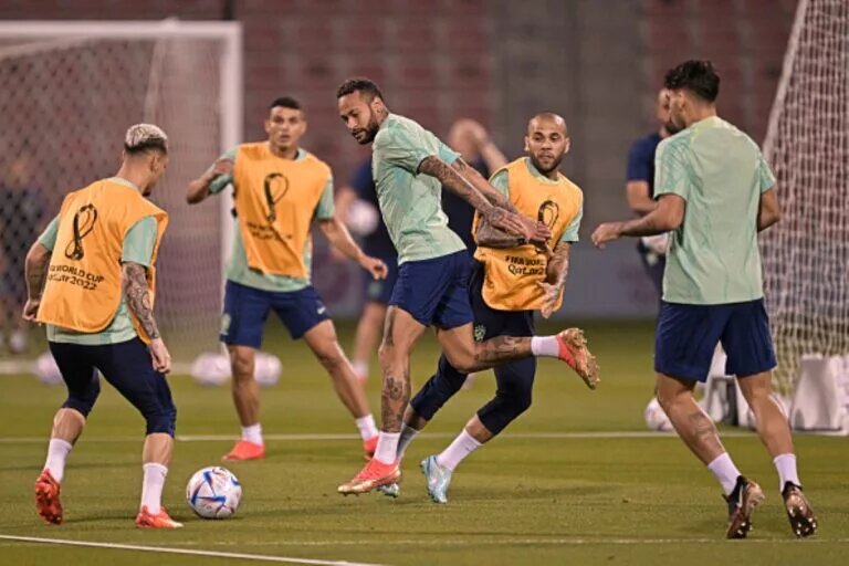 Neymar in training ahead of Brazil vs South Korea