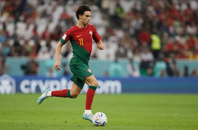 Joao Felix dribbling the ball for Portugal against Switzerland in the World Cup round of 16
