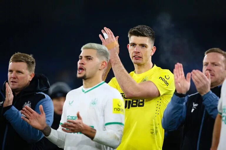 Newcastle squad applaud fans after game