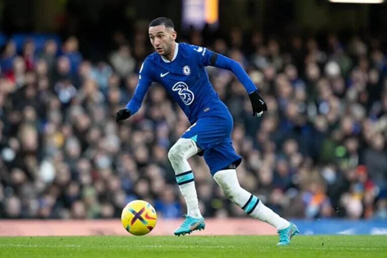 Hakim Ziyech dribbling with the ball