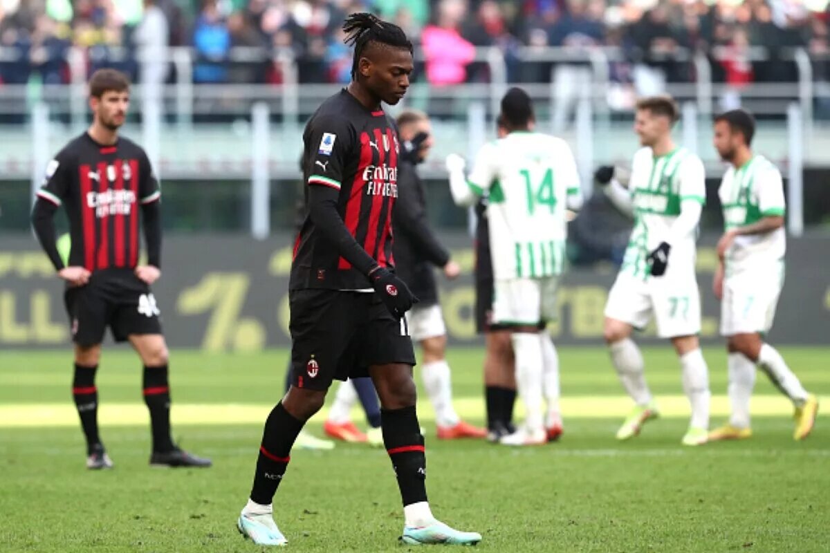 AC Milan have issued a statement refuting reports that contract negotiations with Chelsea-target Rafael Leao have broken down