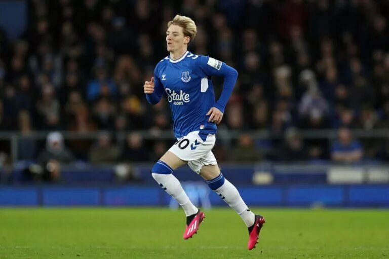 Target for Newcastle United Anthony Gordon playing for Everton